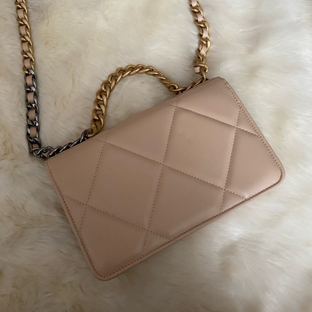 Chanel 19 WOC Wallet on Chain - Picture 4 of 16